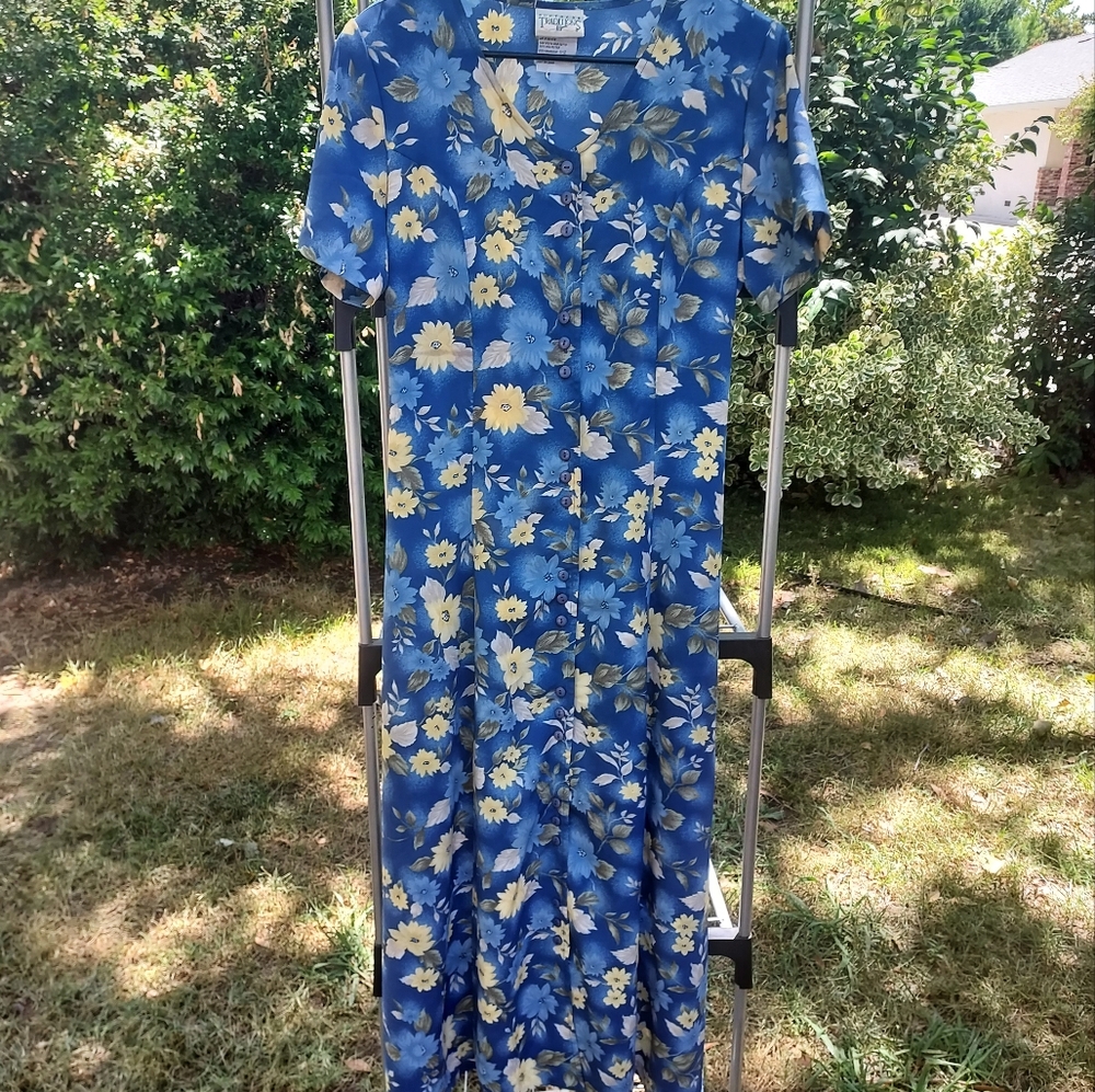 11 / 12  Vintage Floral Blue Maxi Dress Northern Traditions Button Down YELLOWE